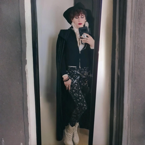 Meet your Posher, Schuyler - Picture 1 of 2